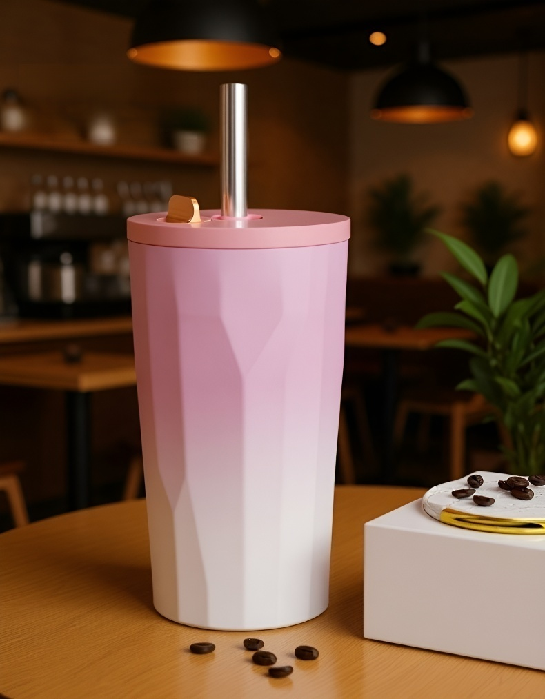 おしゃれなコーヒーカップで楽しむカフェタイム