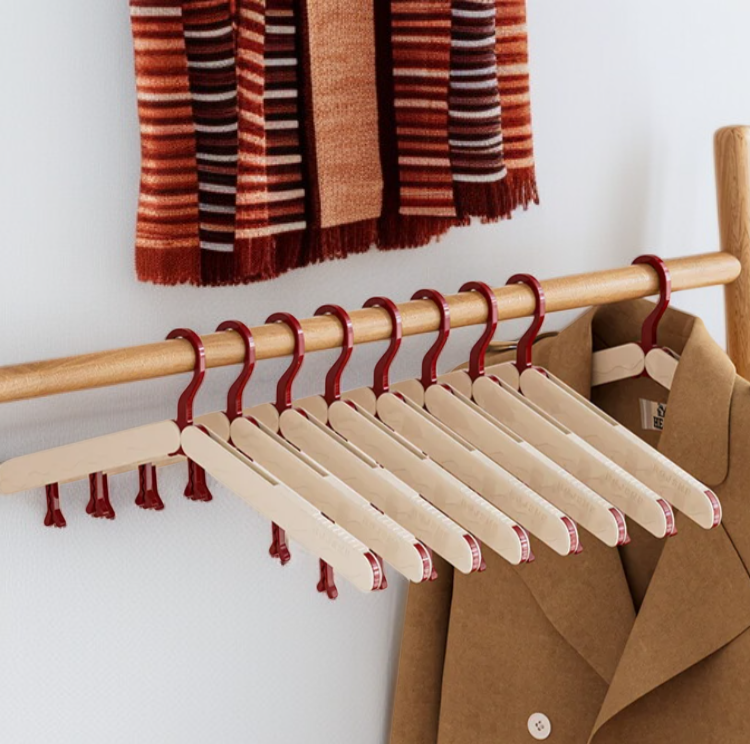 여행용 옷걸이 휴대성 강조 이미지