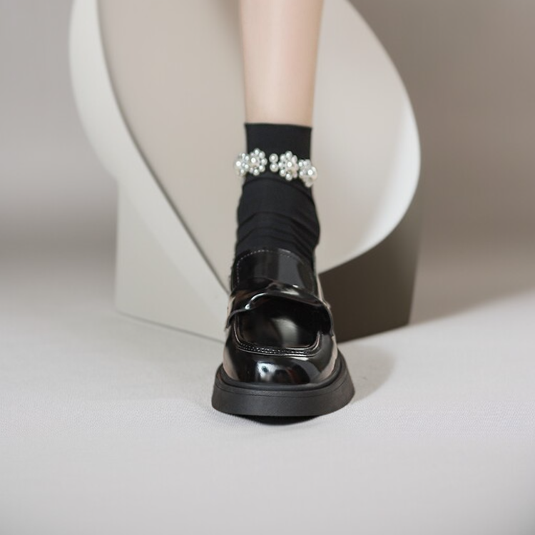 가죽 소재 여성 로퍼