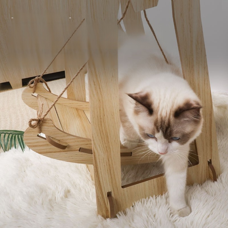 Lit à bascule en bois pour chats