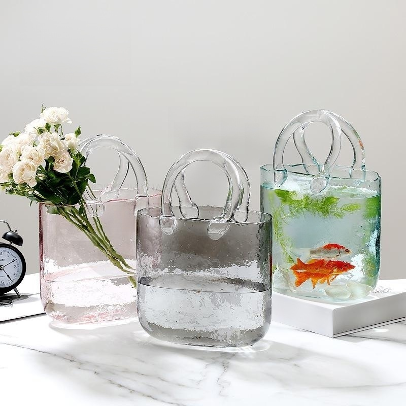 Originelle skandinavische Tasche mit Glasvase und Korb für Hydrokultur-Blumen