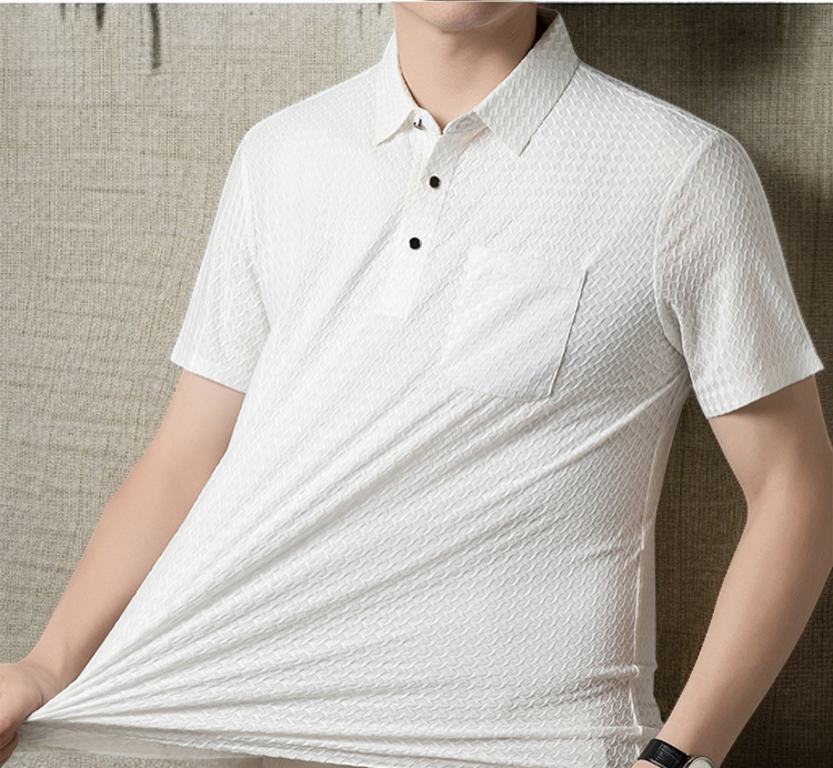 Vista trasera de camisa elástica para hombre