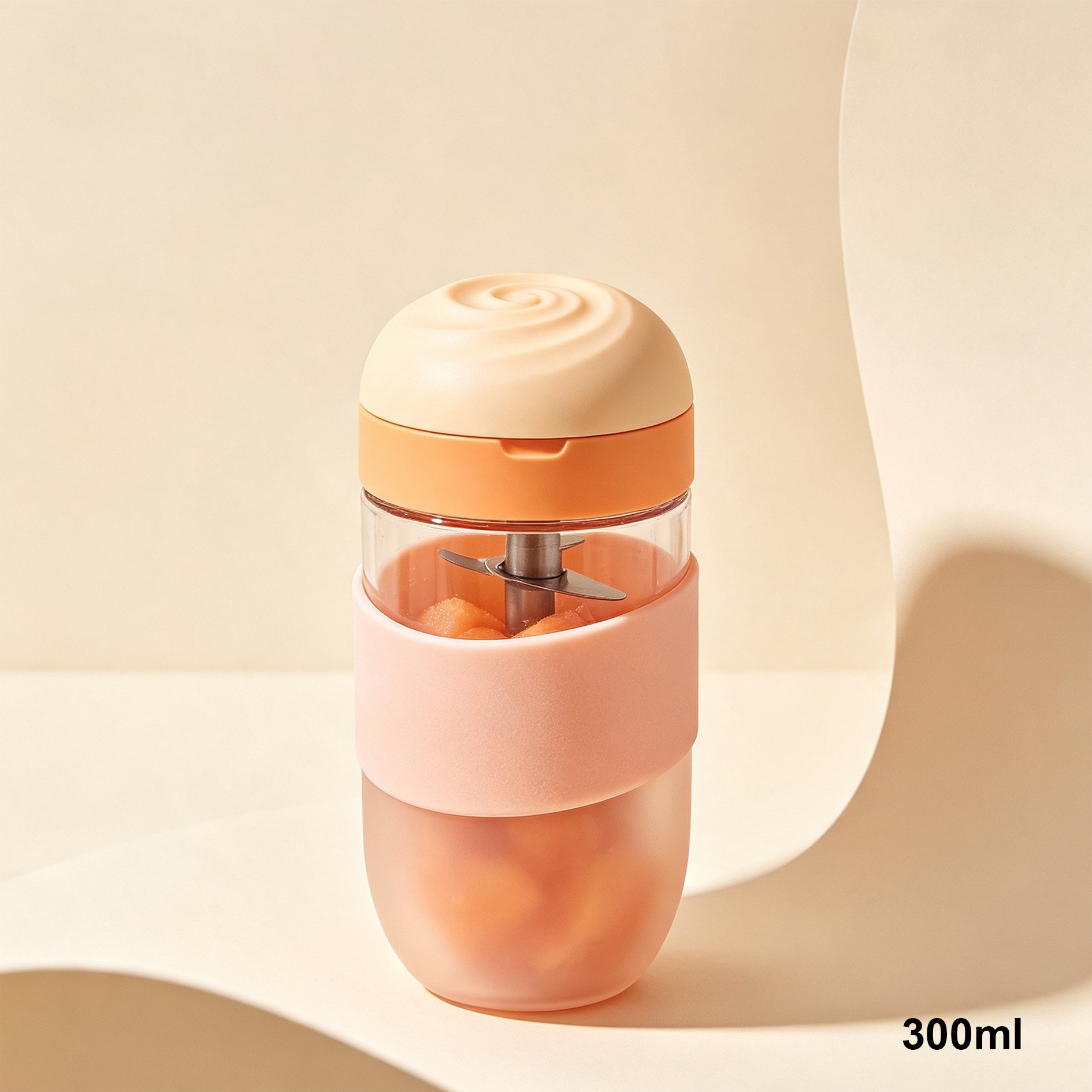 On-the-go smoothie maker with spill-proof lid