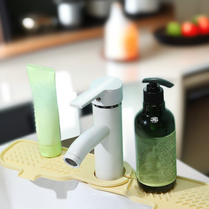 Podložka k umyvadlu proti stříkající vodě, absorpční a rychleschnoucí