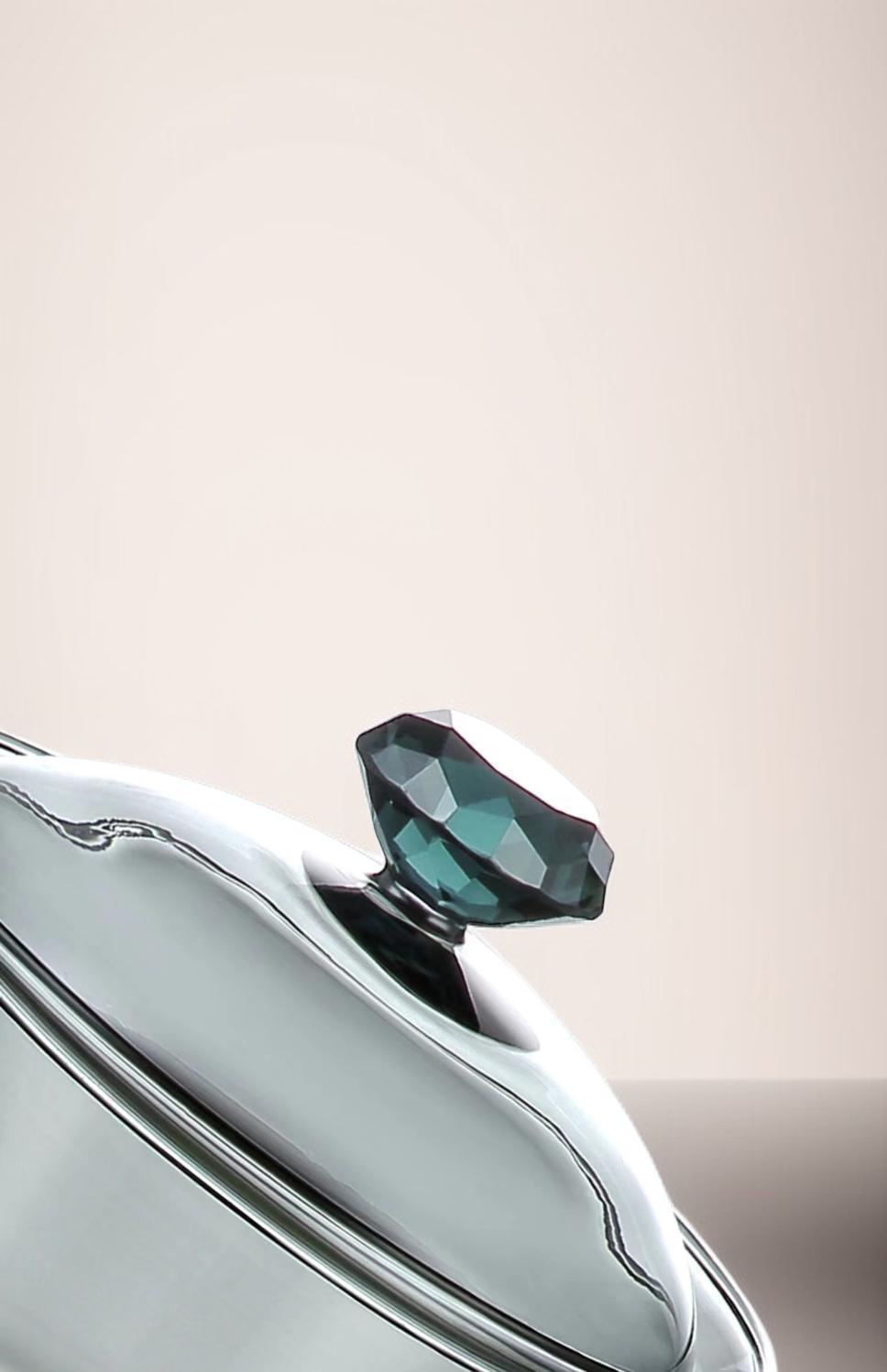 Clear glass tea set with ergonomic handles