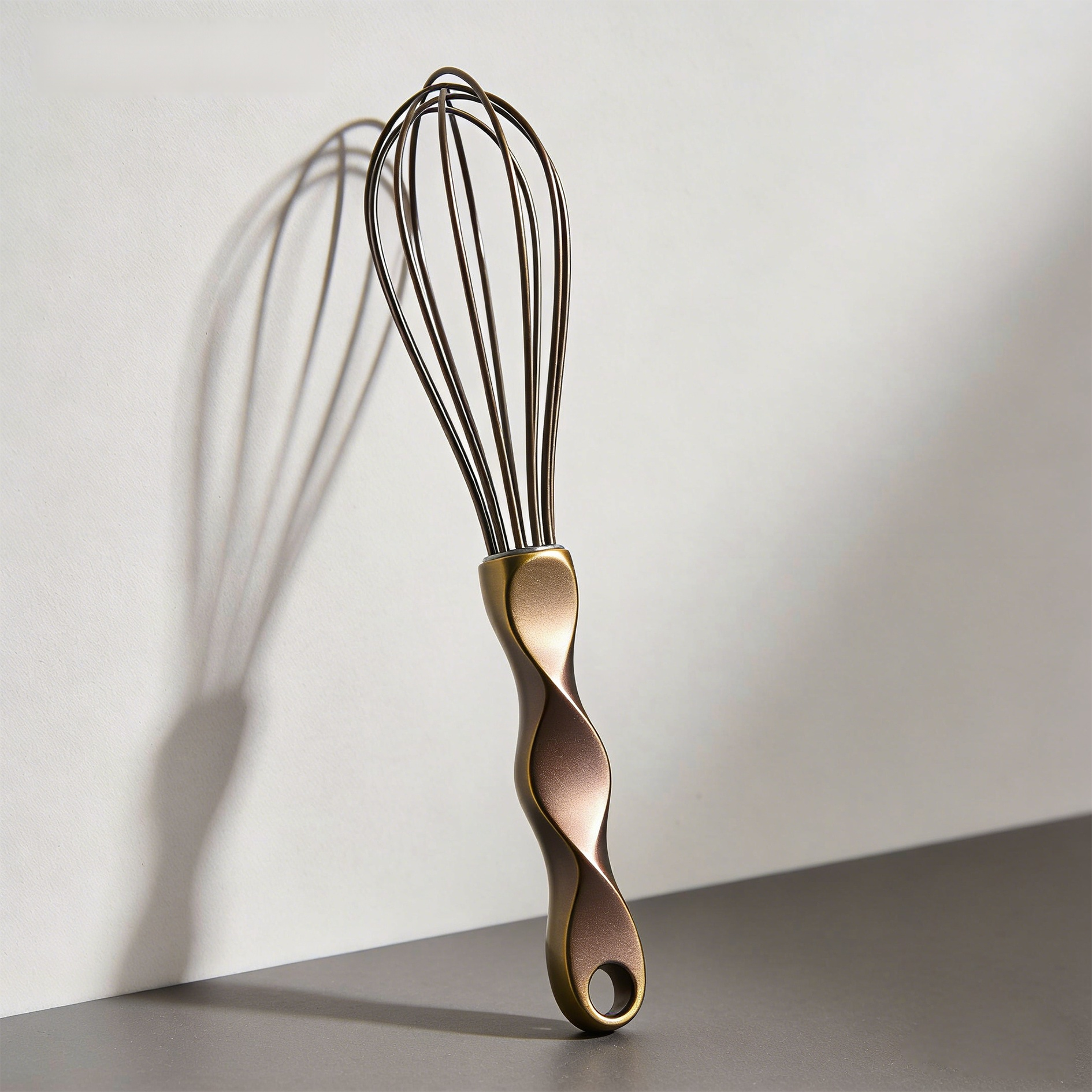 물결 모양 손잡이가 있는 스테인리스 스틸 계란 거품기 (4개입)