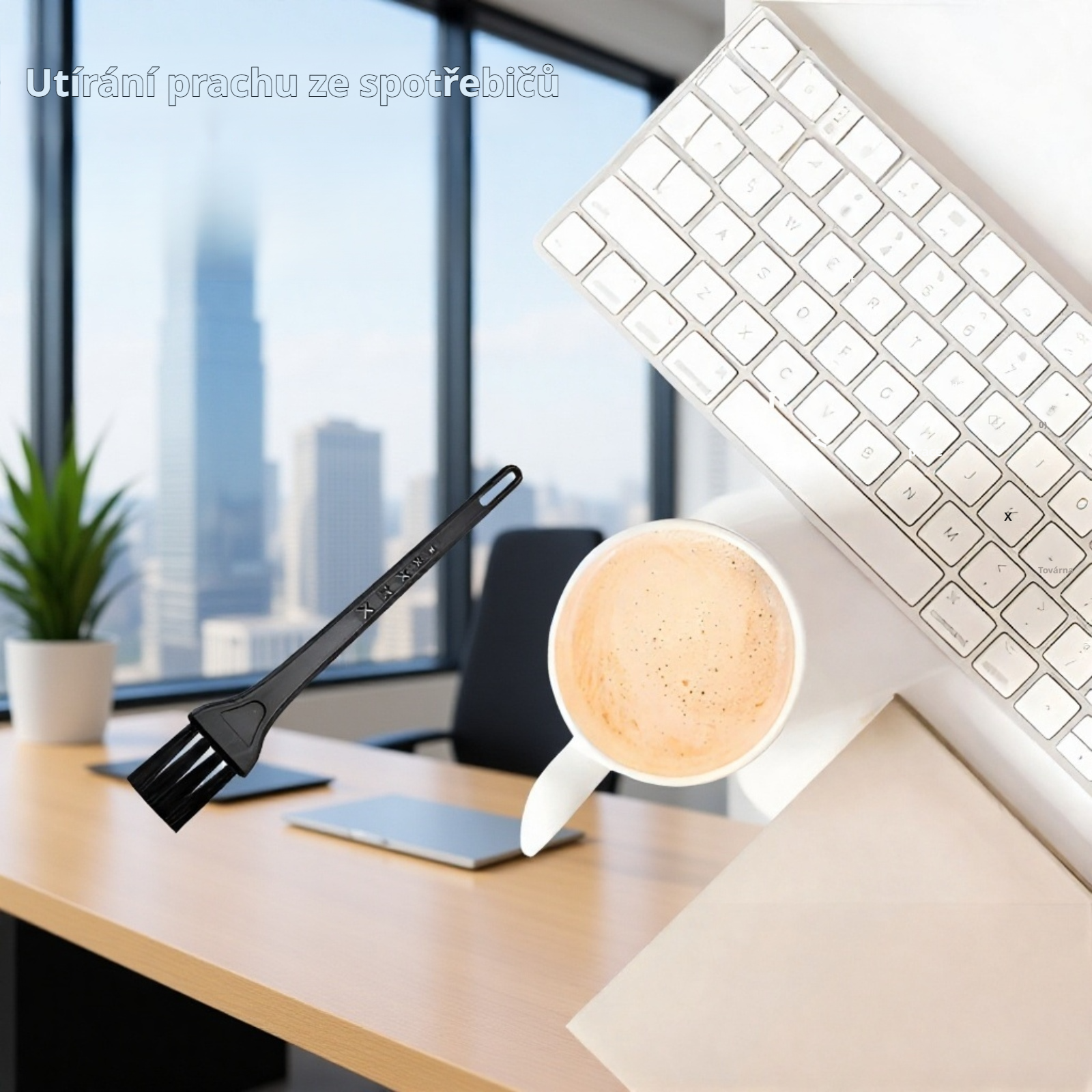 Malý nylonový kartáček na česnekový lis v detailu