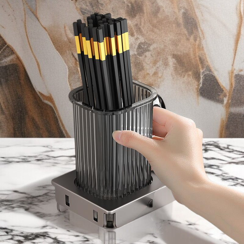 벽에 설치된 일체형 주방 수납 칼틀 사용 예시