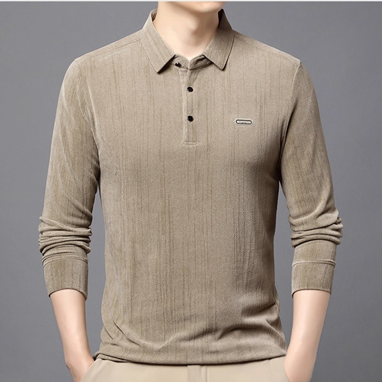 남성 라펠 폴로 셔츠 착용 샷