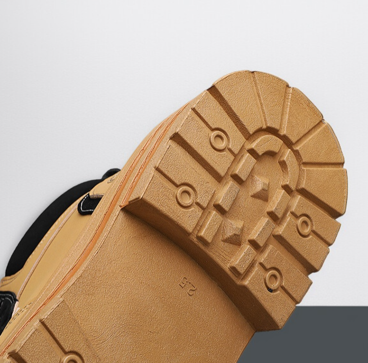 포멀 스타일의 마틴 부츠