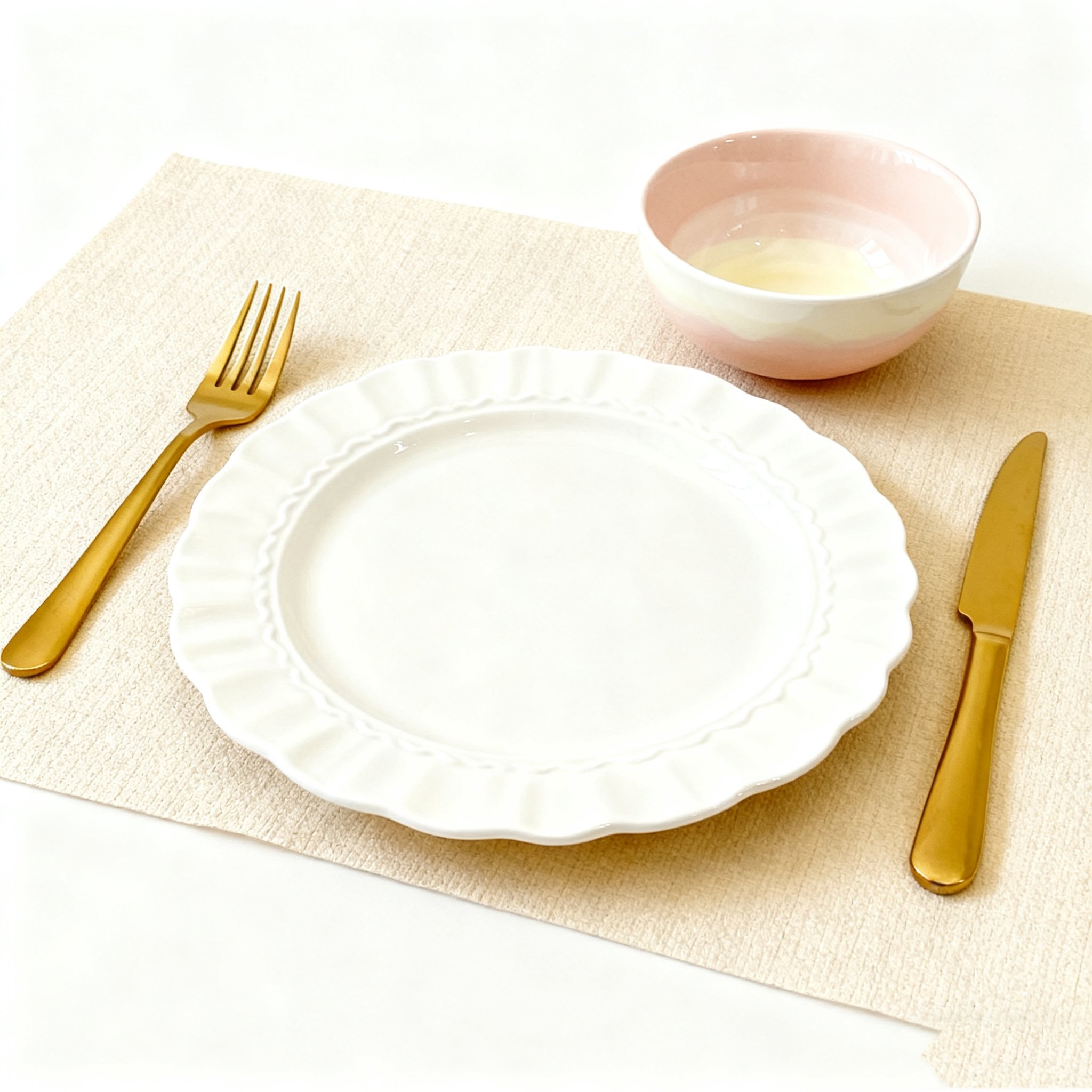  ชุดเครื่องใช้บนโต๊ะอาหารสไตล์ครีม (4 ชุด)