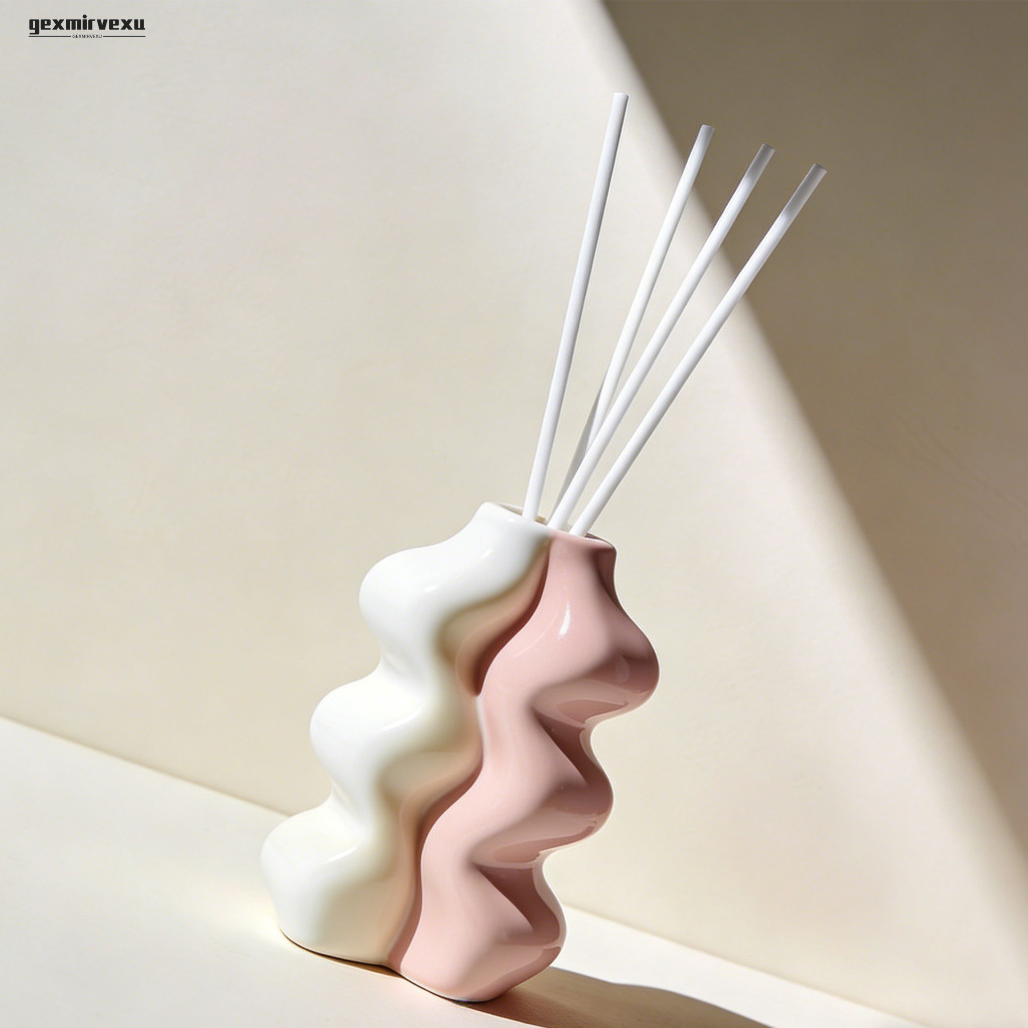 집안 인테리어에 어울리는 라벤더 향기 디퓨저