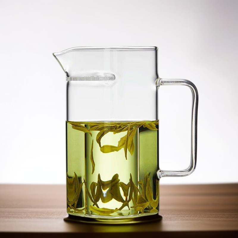 Grüntee-Ei aus dickem Glas