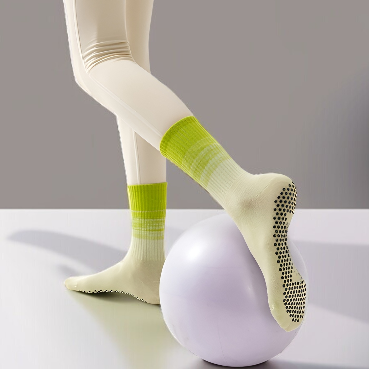 그라데이션 미끄럼 방지 요가 중통 양말