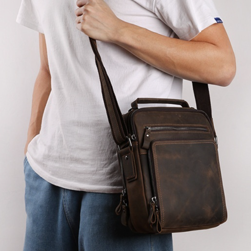 男士斜挎包 高級感通勤單肩包