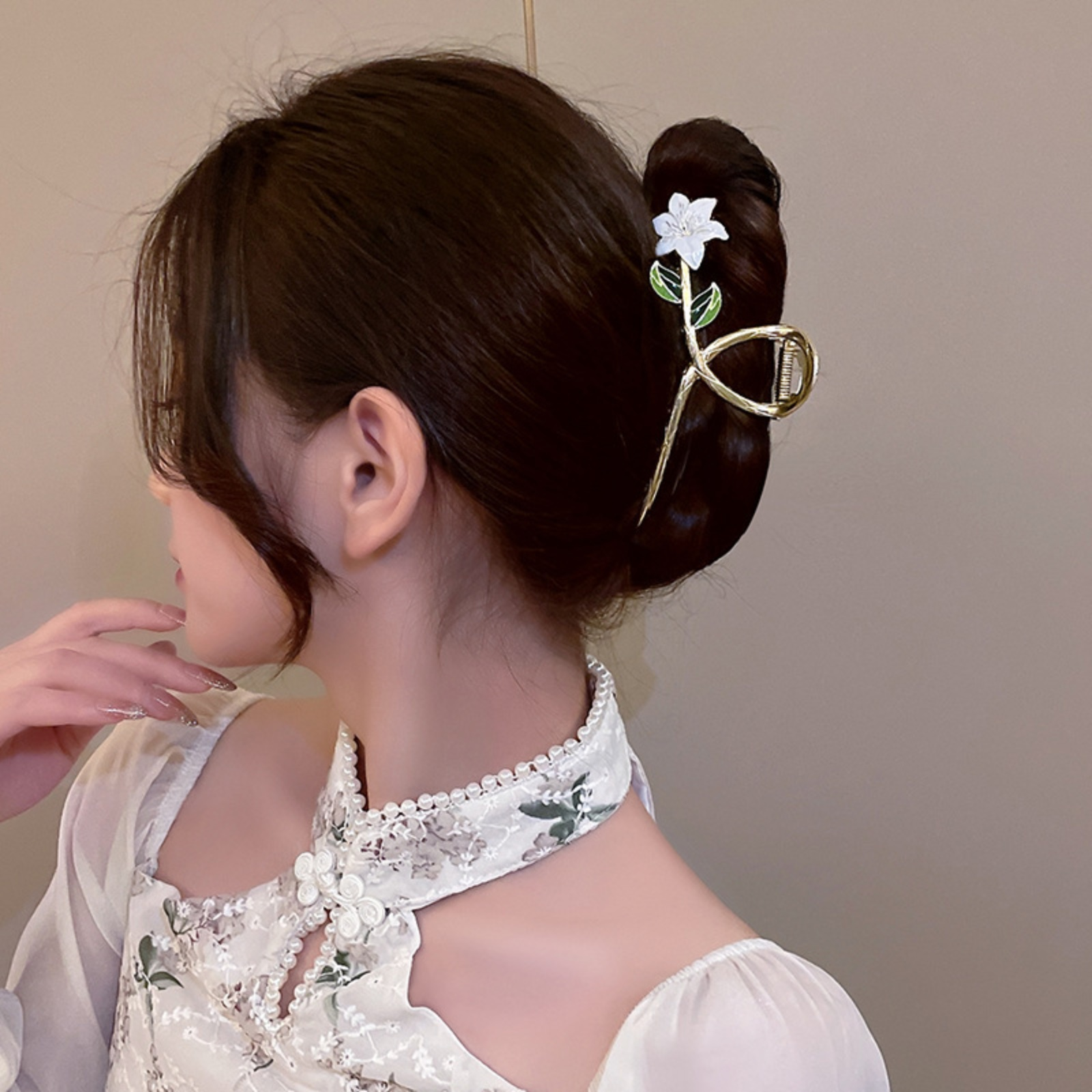 Elegant Vintage Lily Flower Hair Claw