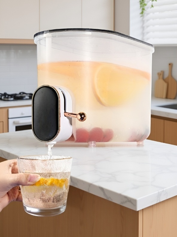 Premium water jug with 5L capacity and filtration system
