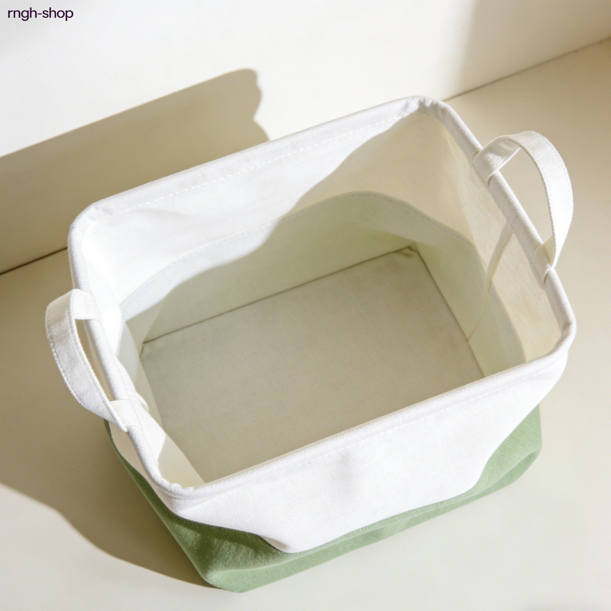 옷과 소품 정리에 적합한 수납 바구니