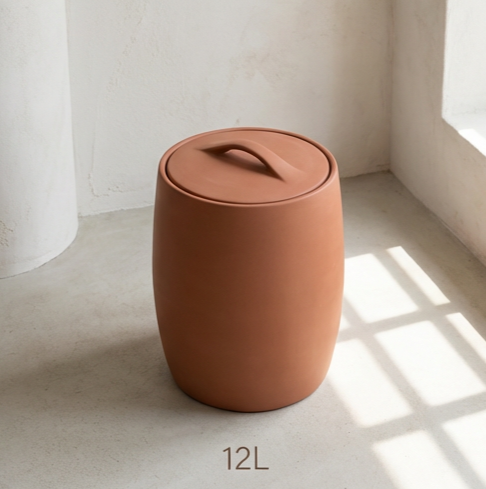 Elegantní odpadkový koš ve skandinávském stylu