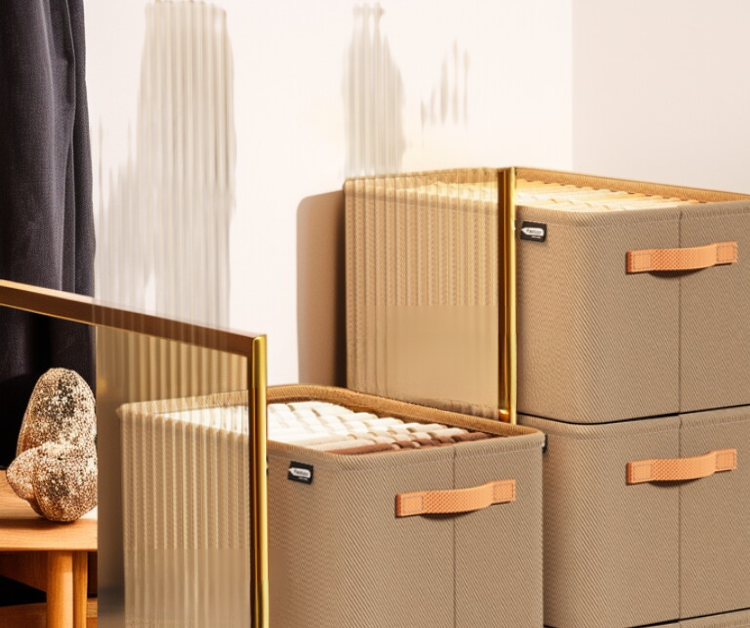 의류와 잡화 정리 가능한 보관함 내부