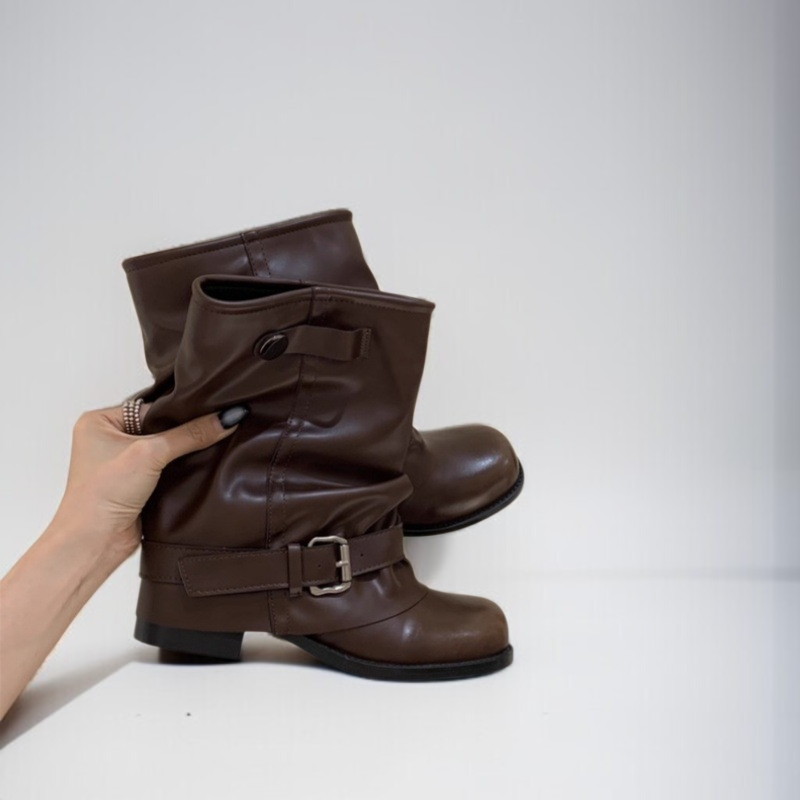 ウエスタンスタイルを取り入れたトレンドブーツ