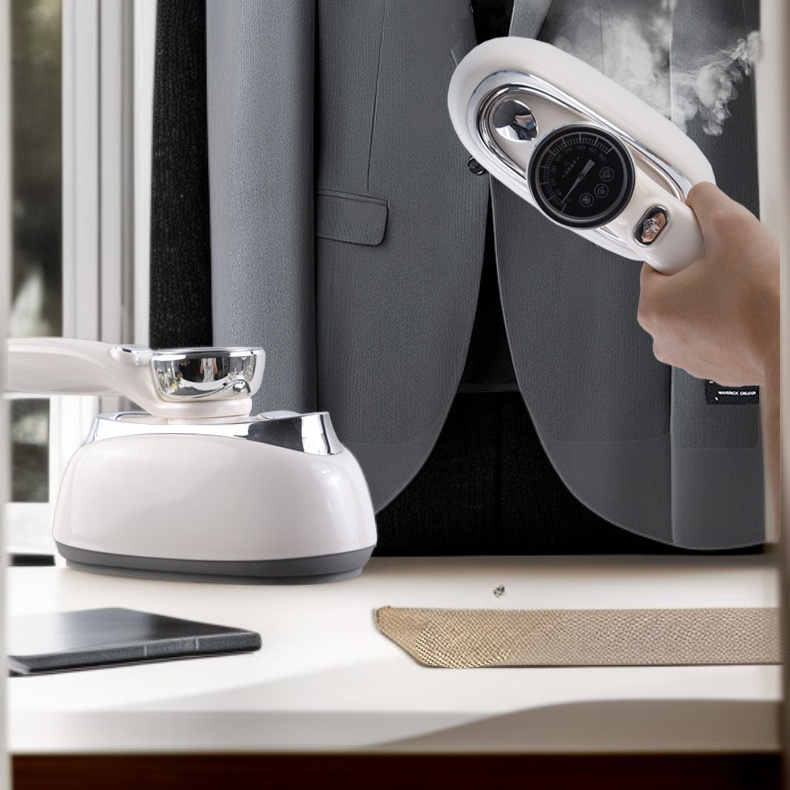 ハンドヘルドスチームアイロン