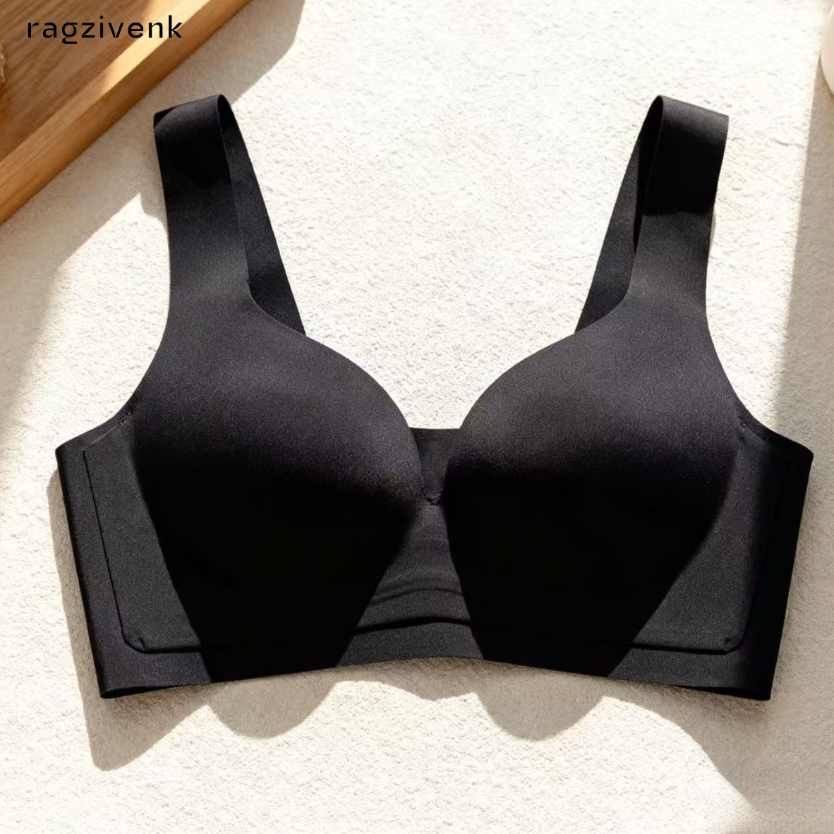 작은 가슴을 가진 여성을 위한 심리스 브라