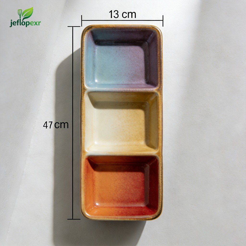 Detalle de compartimentos en plato de cerámica