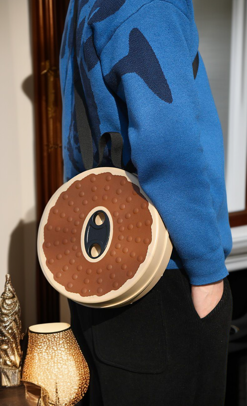 가방에 쏙 들어가는 휴대용 접이식 스툴