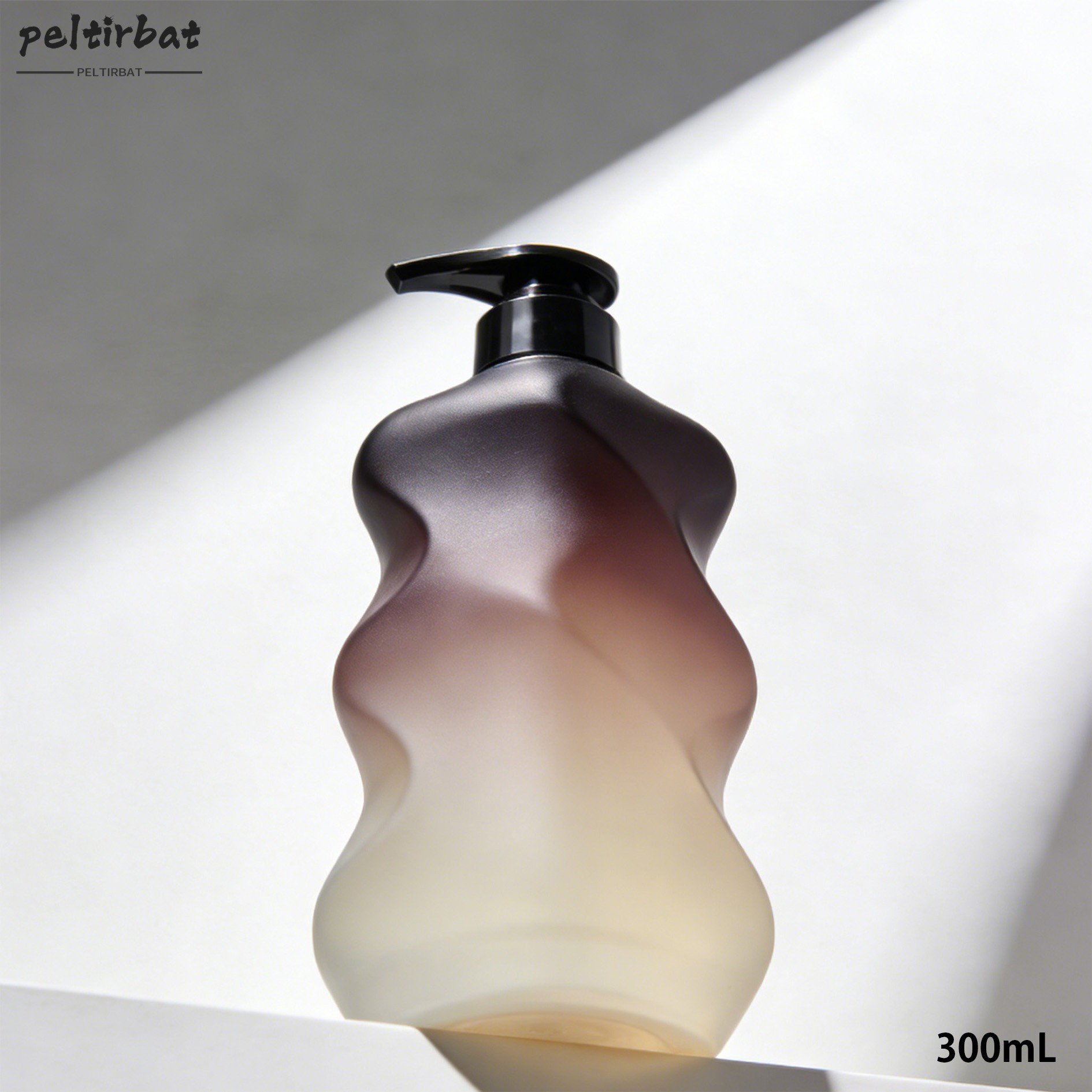 滋潤修護洗髮水質地特寫