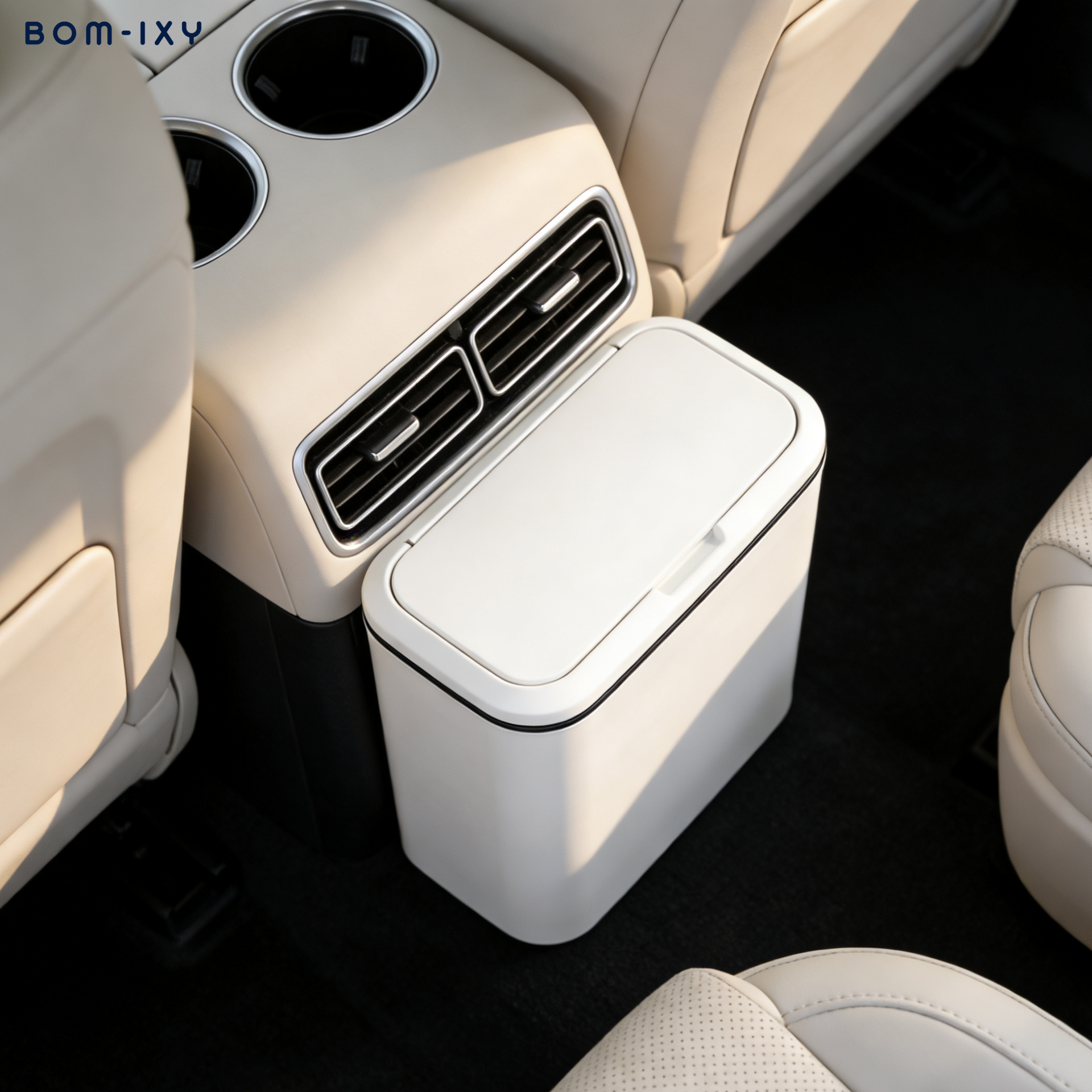 자동차 내부에 설치된 차량 쓰레기통