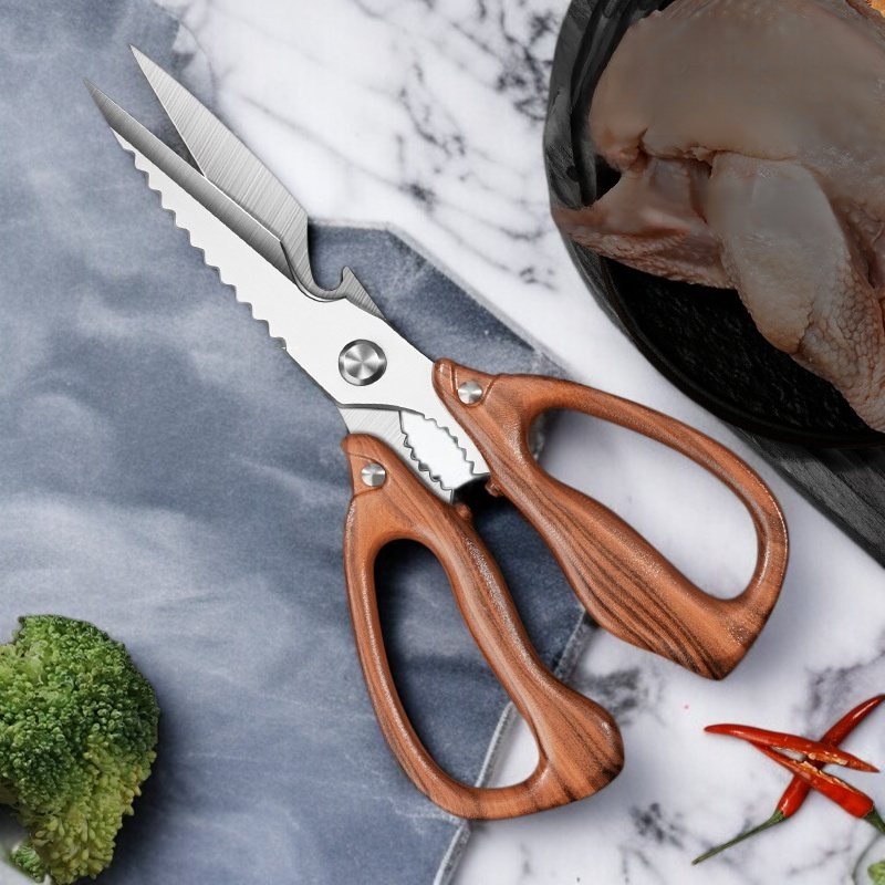 鶏肉の骨を切るステンレス鶏骨切りの使用例