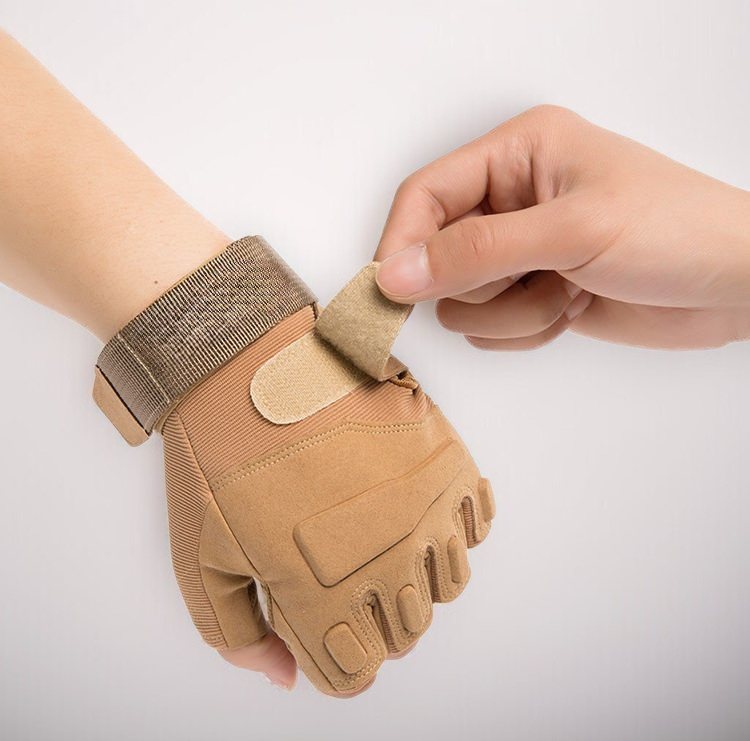 Comfortable unisex half finger gloves