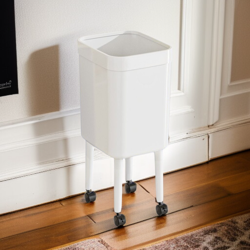 키가 큰 쓰레기통