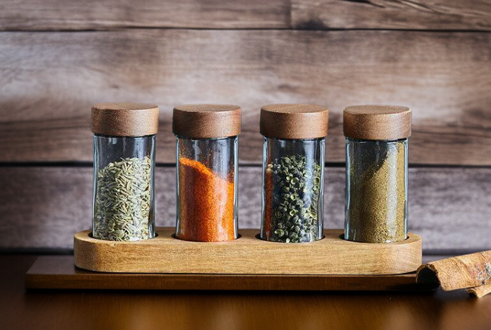 Dekoratives japanisches Gewürzglas für die Küche