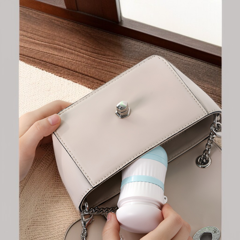 多機能ピルカッターで錠剤を1/3にカットする様子