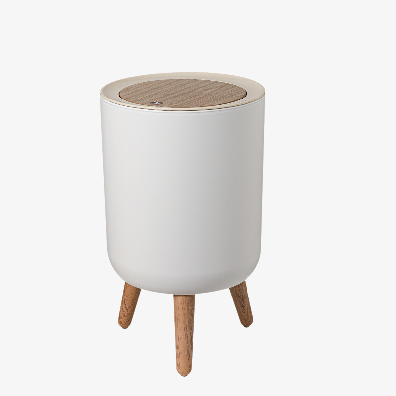 Detailansicht des biegefesten Echtholz-Abfallbehälters