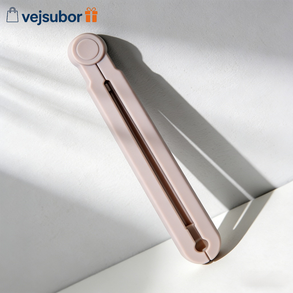 Reusable silicone clips sealing food bags