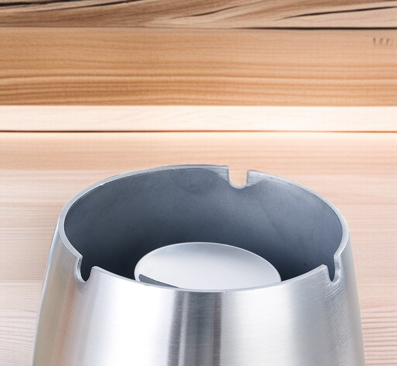 재떨이 뚜껑과 내부 구조 확대 사진