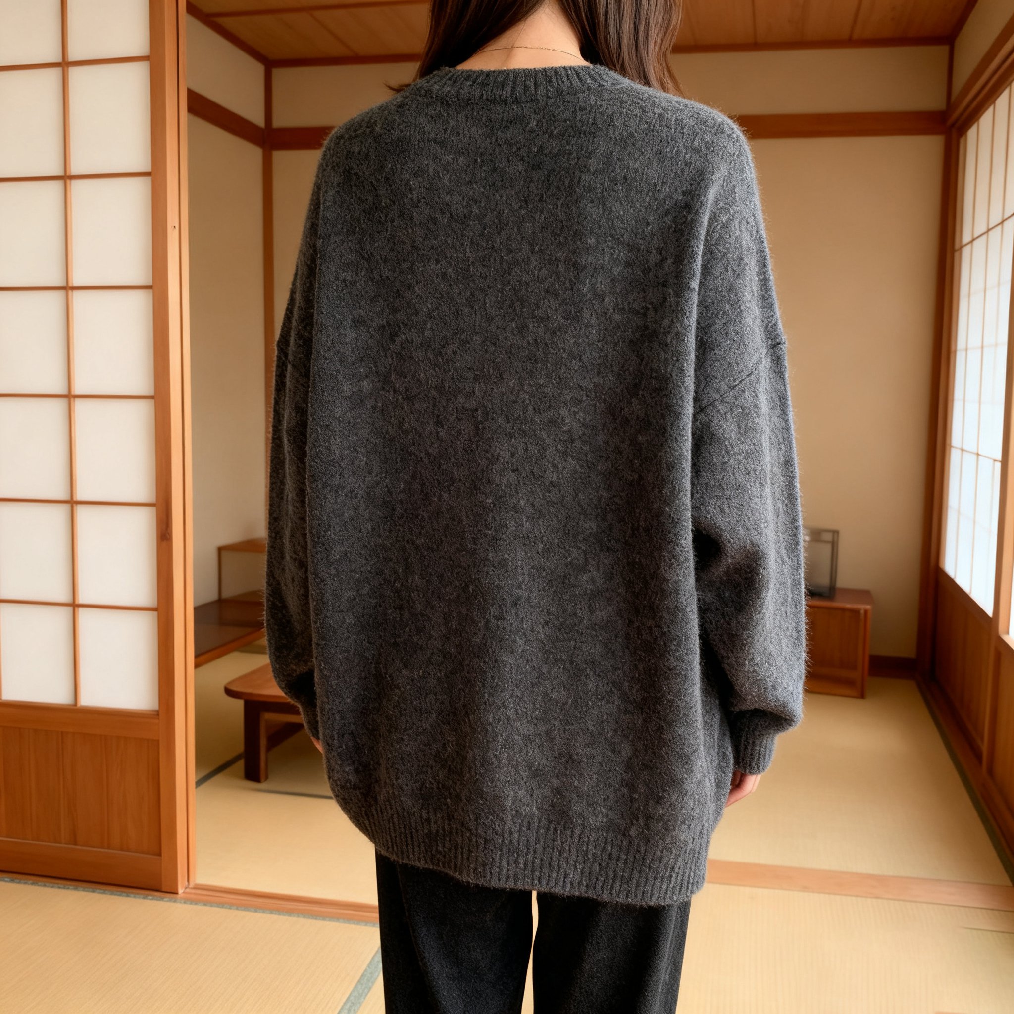 ベーシックデザインのクルーネックプルオーバー