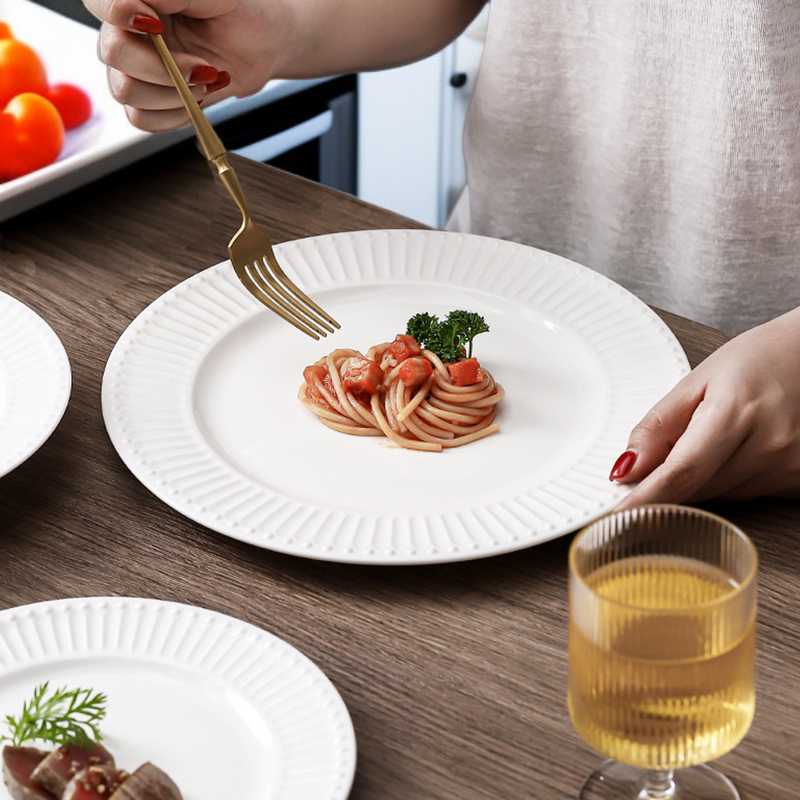 白色陶瓷壓花餐具套裝