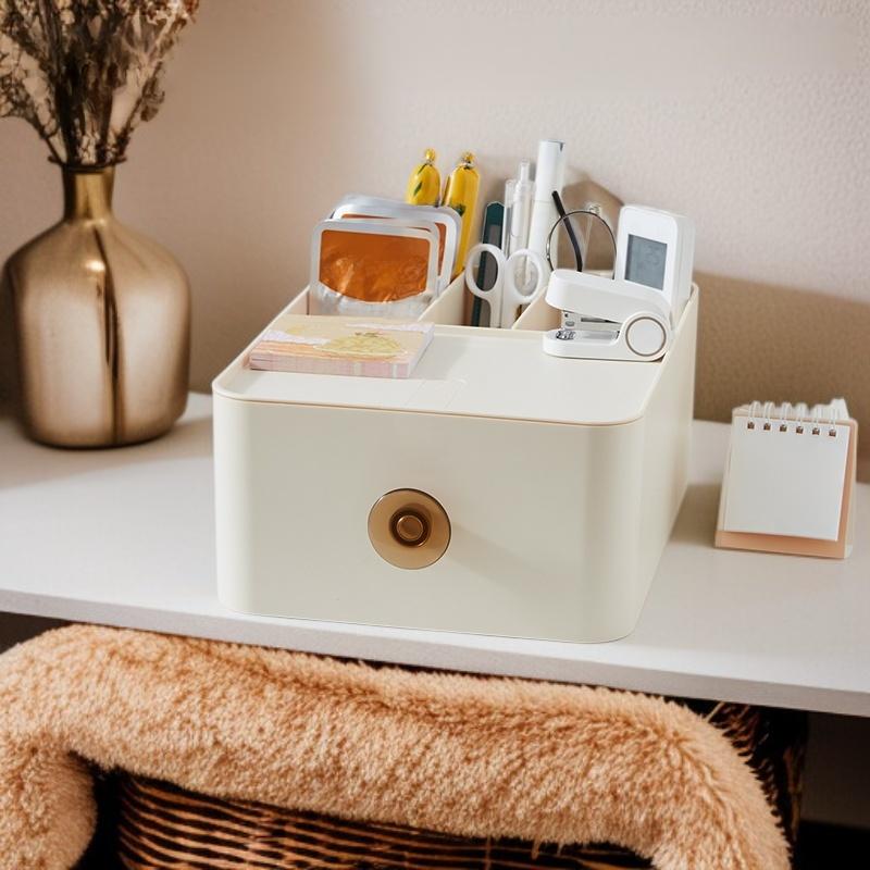 Duży pojemnik do przechowywania z przegródkami