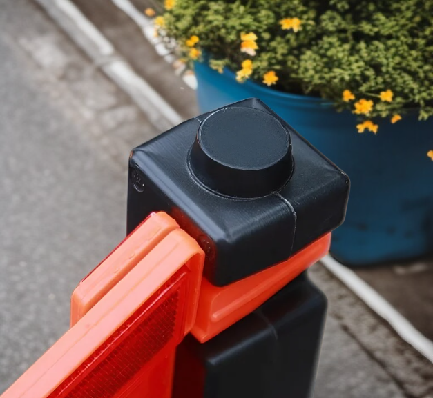 Automotive emergency triangle sign for hazard marking
