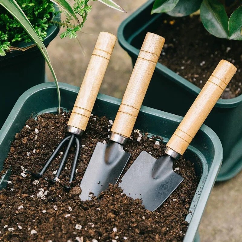Outdoor gardening hand tool set