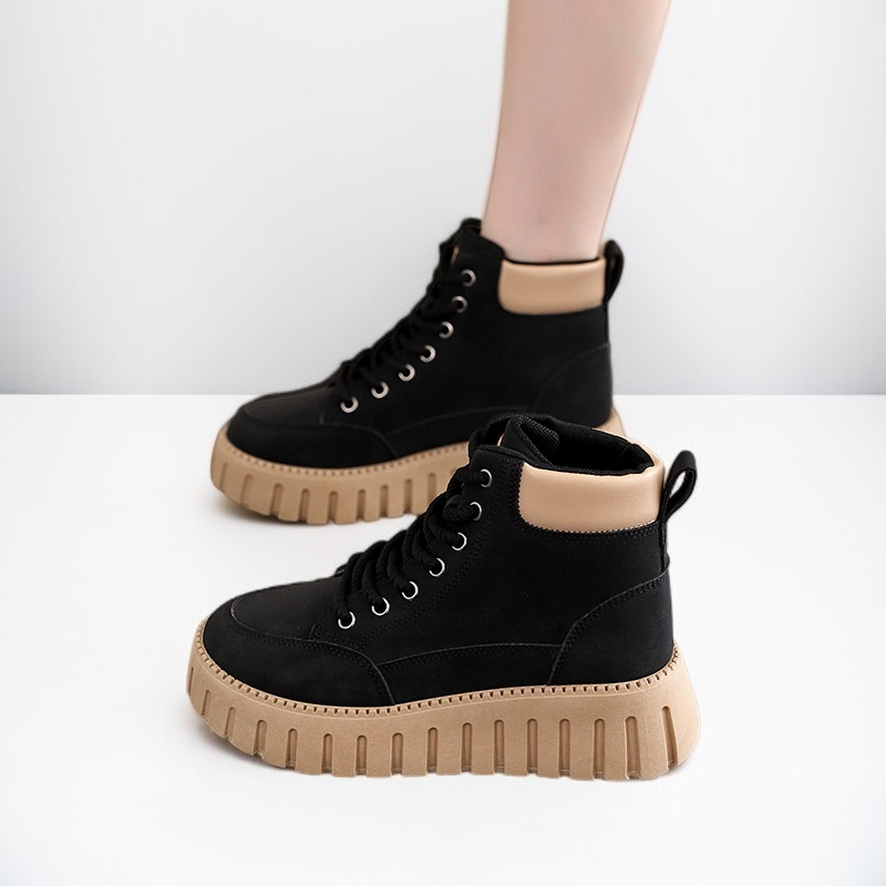 プラットフォームスノーブーツとコンバットブーツ