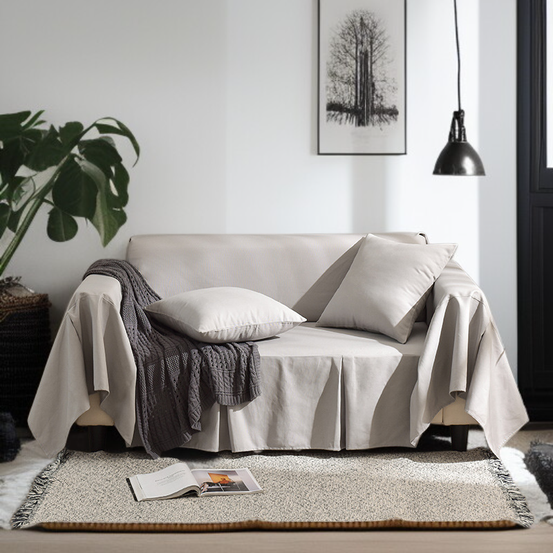 お手入れが簡単なクリーム色のソファクッション