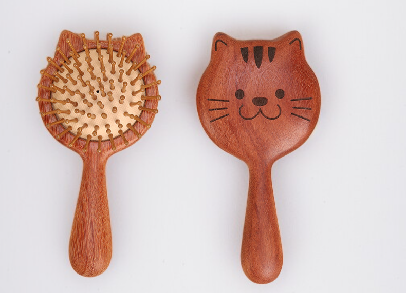 หวีแมวไม้จันทน์ใช้งานง่ายและทนทาน