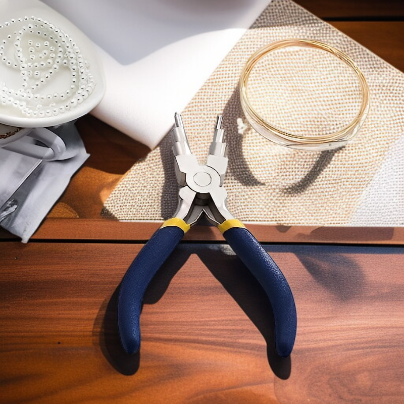 6개의 코일이 감긴 6개의 원통형 쥬얼리 플라이어