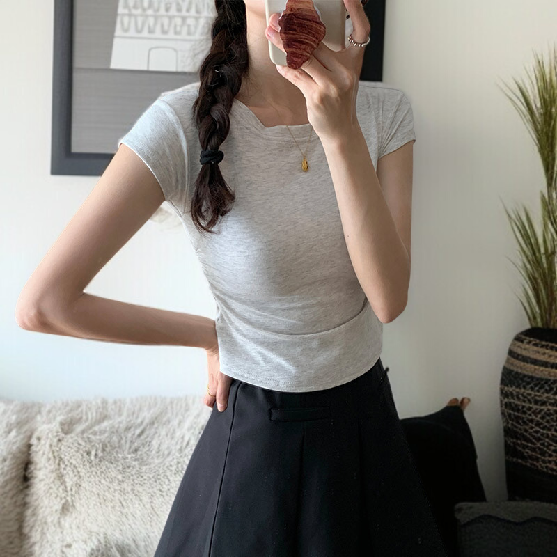 小柄女性向けソルトスタイル肩正しいフリル袖トップス・夏のドーパミンコーデ・スリム見えデザイン丸首シャツ