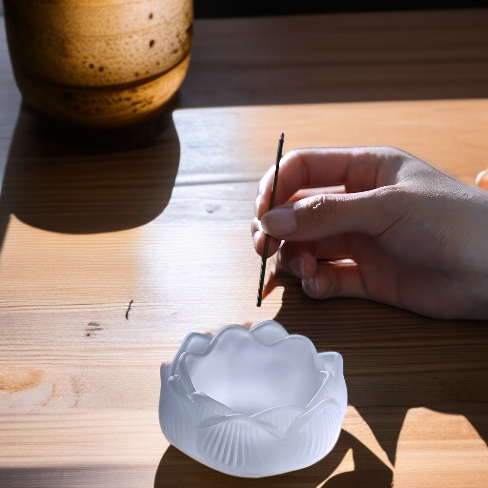 명상 공간에 어울리는 연꽃 디자인 향꽂이